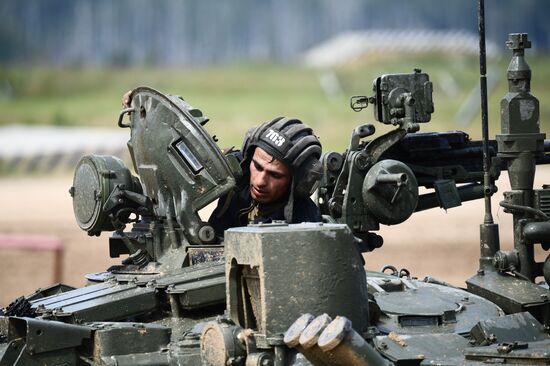 Завершающий этап конкурса "Танковый биатлон" в Подмосковье