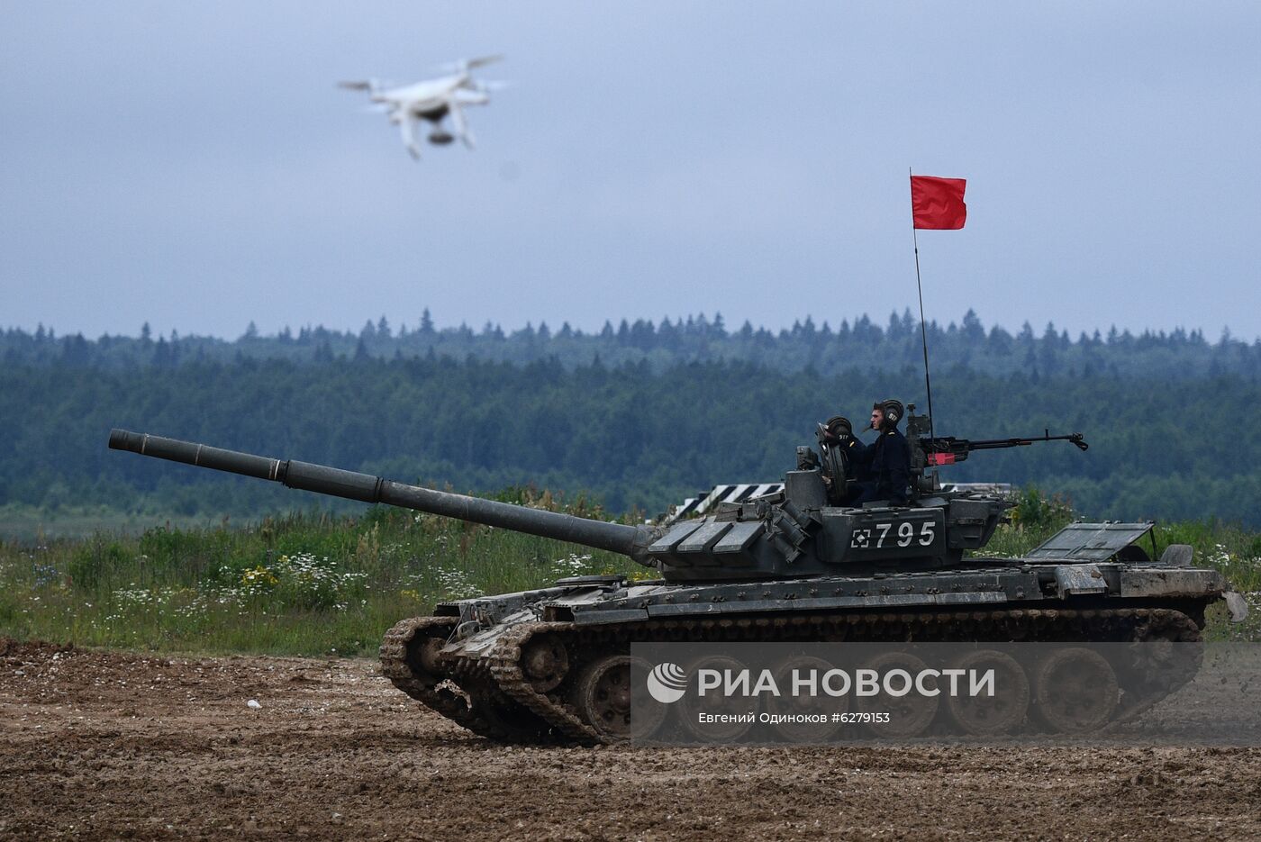 Завершающий этап конкурса "Танковый биатлон" в Подмосковье