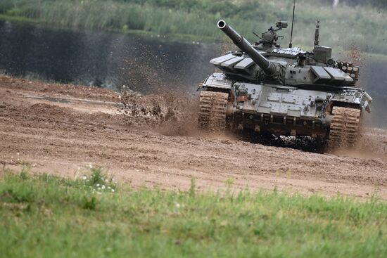 Завершающий этап конкурса "Танковый биатлон" в Подмосковье