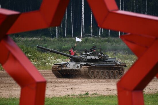 Завершающий этап конкурса "Танковый биатлон" в Подмосковье