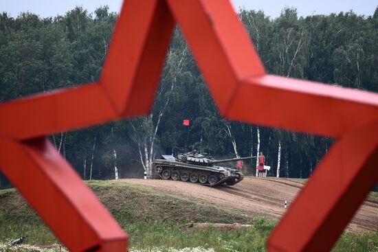 Завершающий этап конкурса "Танковый биатлон" в Подмосковье