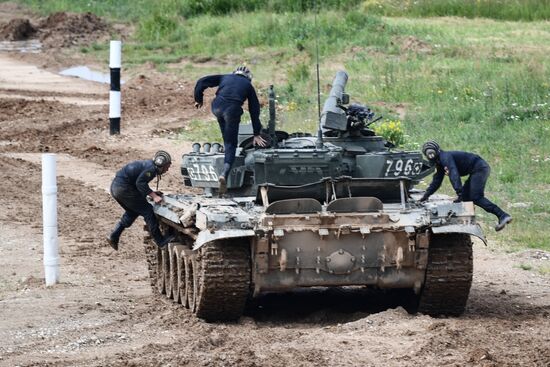Завершающий этап конкурса "Танковый биатлон" в Подмосковье