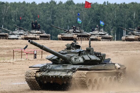 Завершающий этап конкурса "Танковый биатлон" в Подмосковье