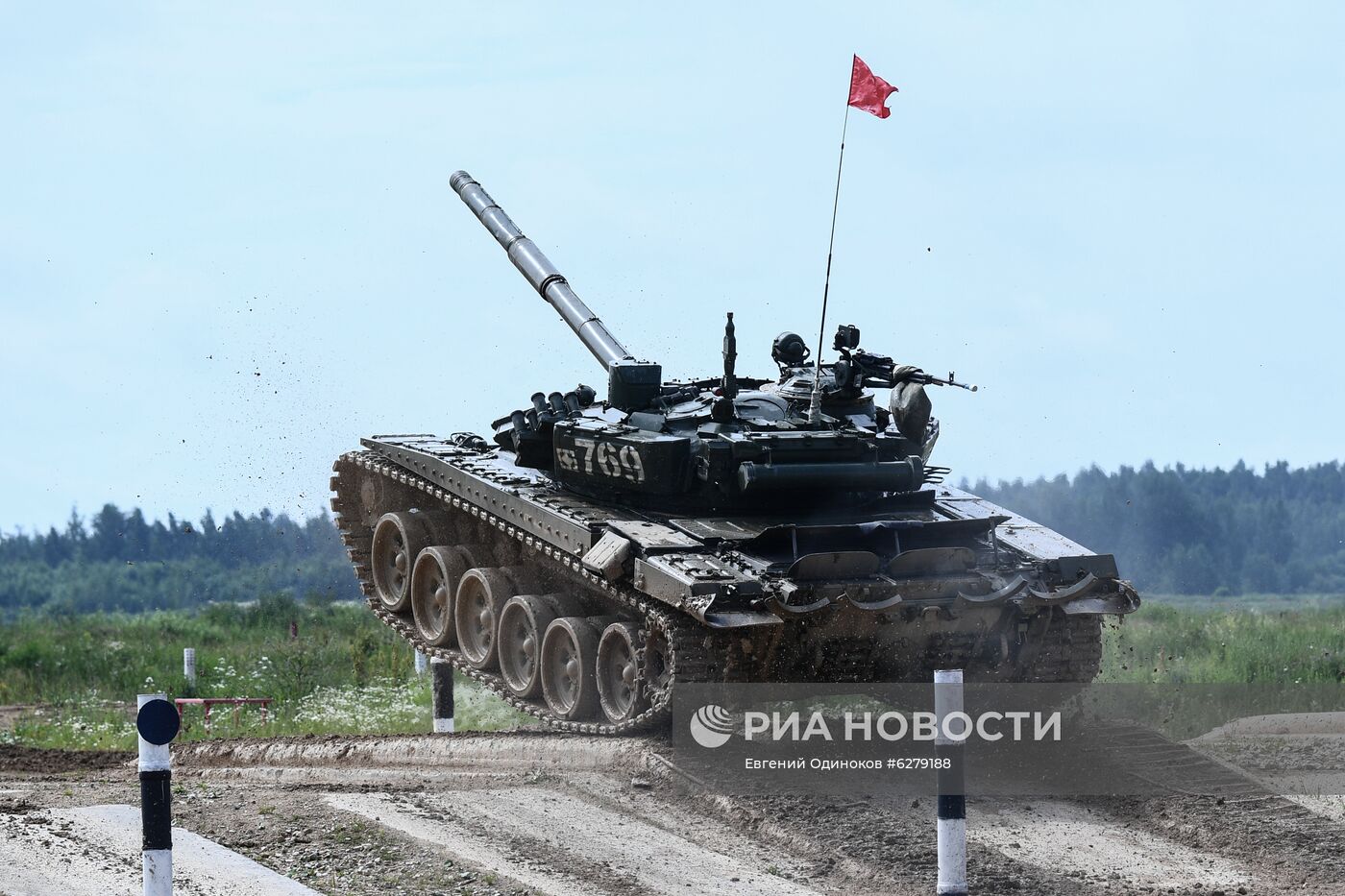 Завершающий этап конкурса "Танковый биатлон" в Подмосковье