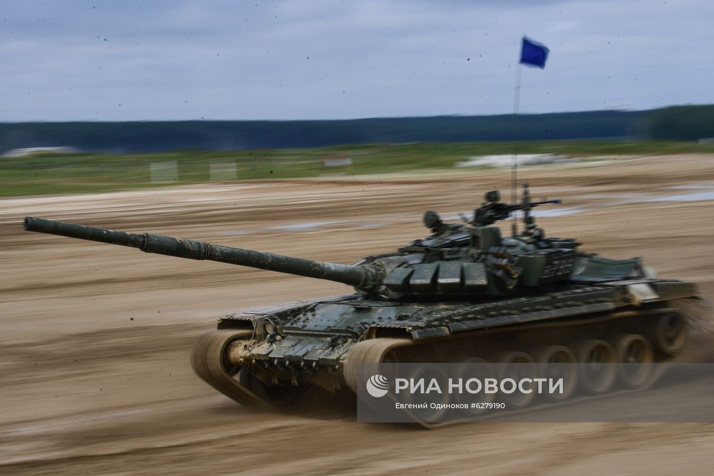 Завершающий этап конкурса "Танковый биатлон" в Подмосковье