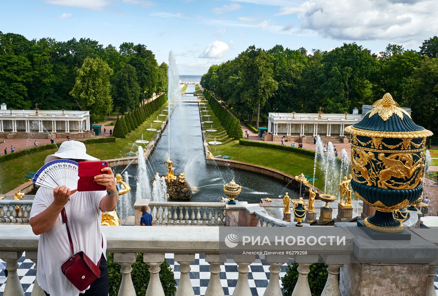 Открытие парков и фонтанов Петергофа