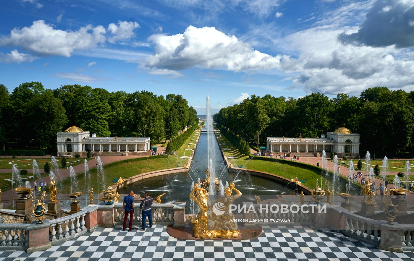 Открытие парков и фонтанов Петергофа