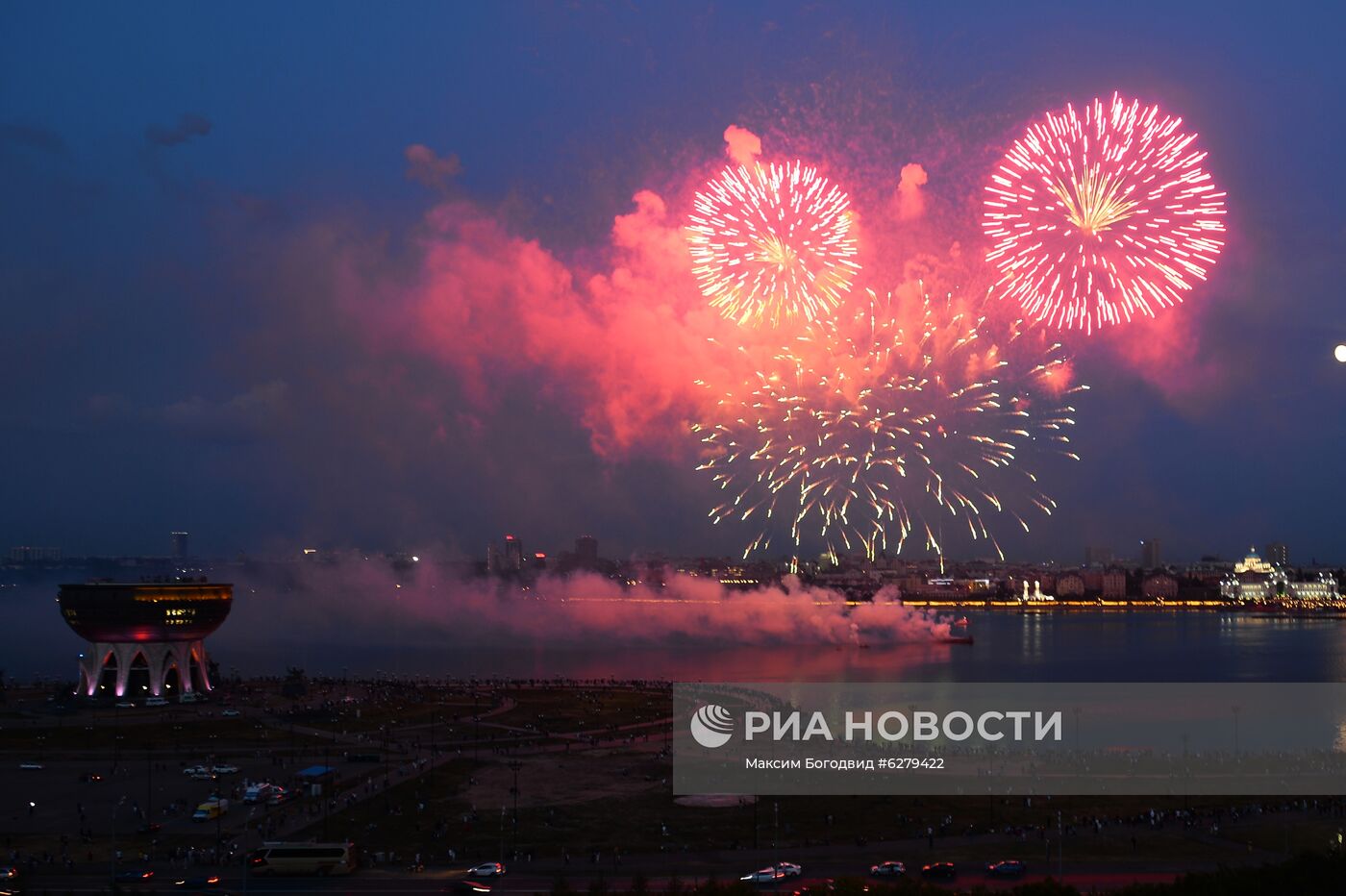 Салюты в честь присвоения звания "Город трудовой доблести" городам России