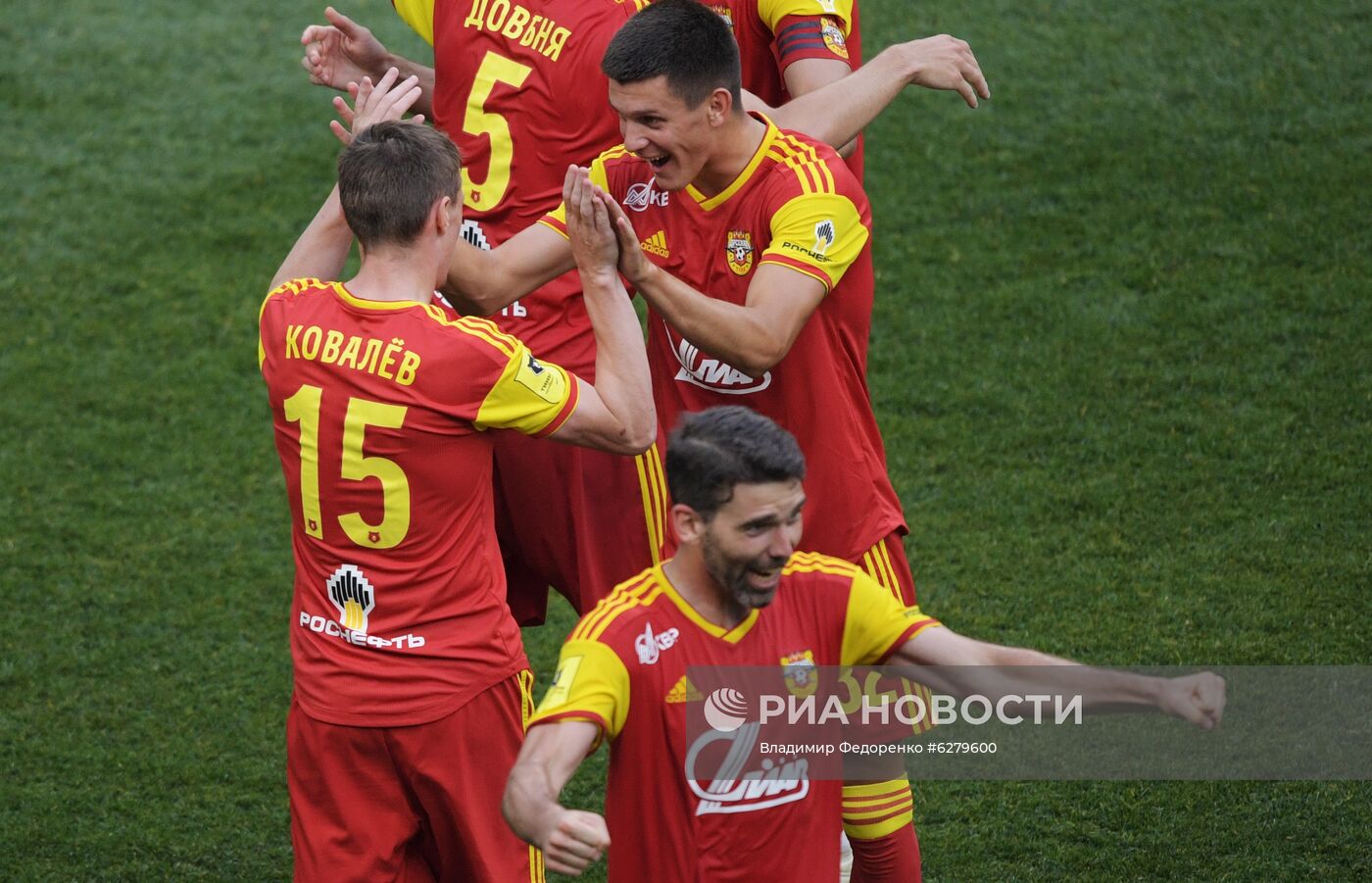 Футбол. РПЛ. Матч "Динамо" - "Арсенал"