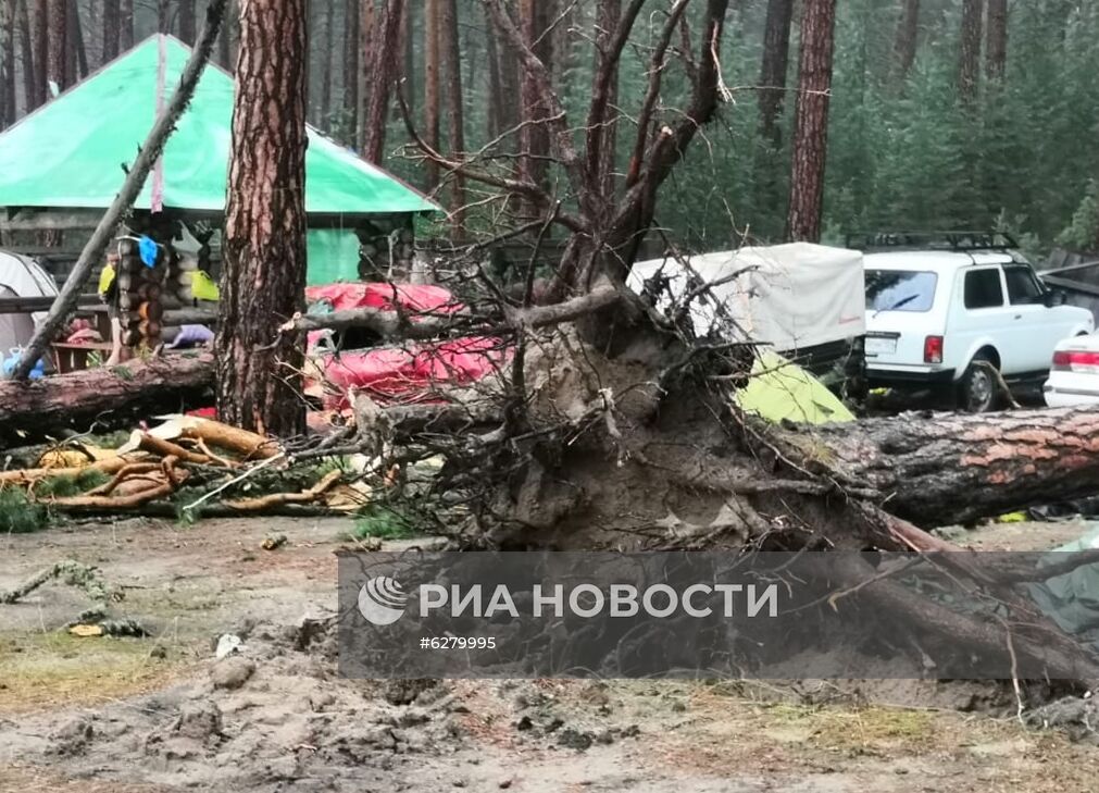 Гроза разрушила туристический лагерь в Красноярском крае