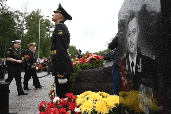 Открытие мемориала в честь подводников, погибших в Баренцевом море в июле 2019 года