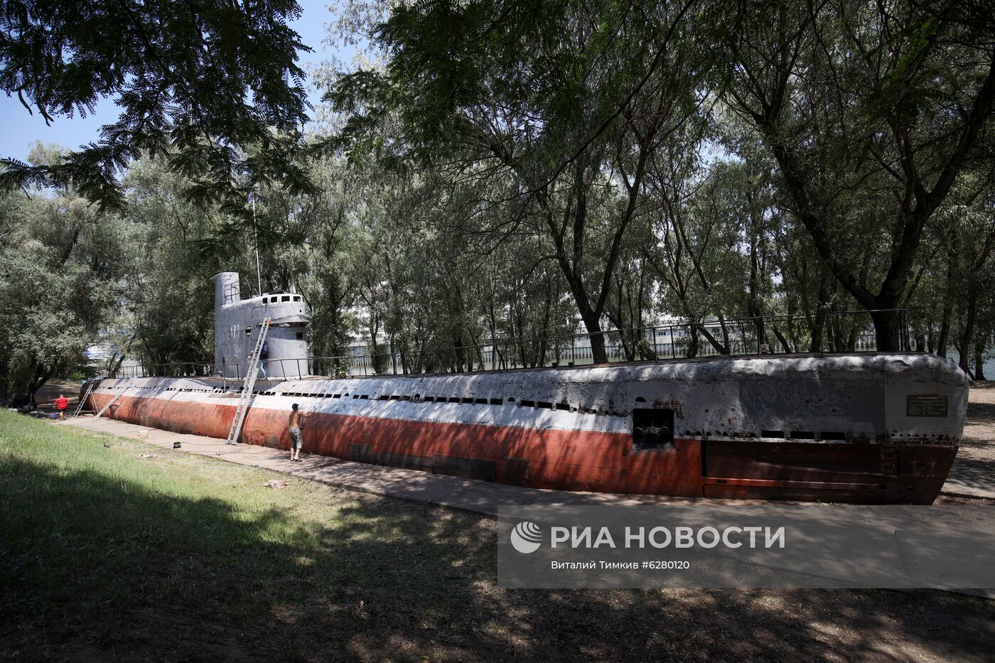 Жители Краснодара своими силами восстанавливают историческую подводную лодку