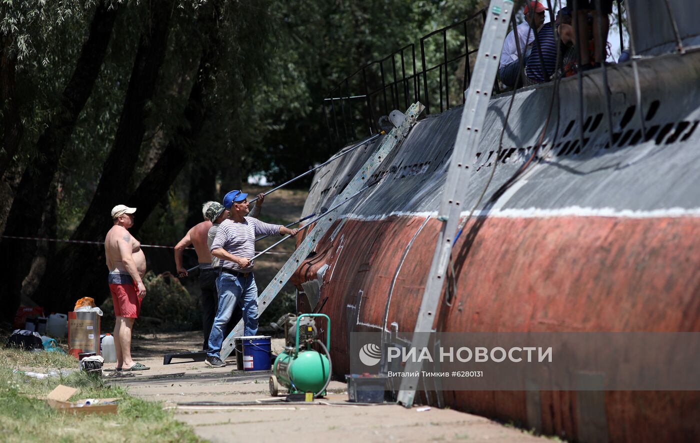 Жители Краснодара своими силами восстанавливают историческую подводную лодку