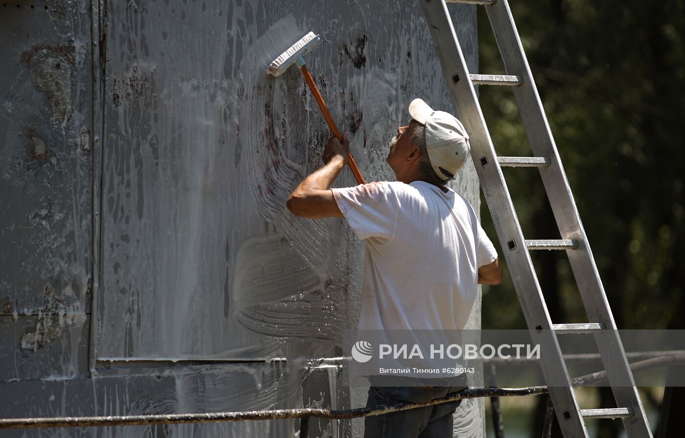 Жители Краснодара своими силами восстанавливают историческую подводную лодку