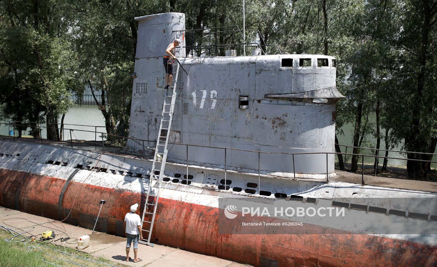 Жители Краснодара своими силами восстанавливают историческую подводную лодку