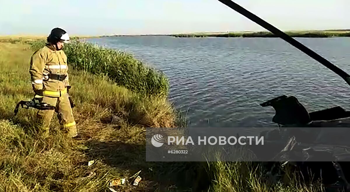 Вертолёт Ми-2 совершил жесткую посадку в Ростовской области