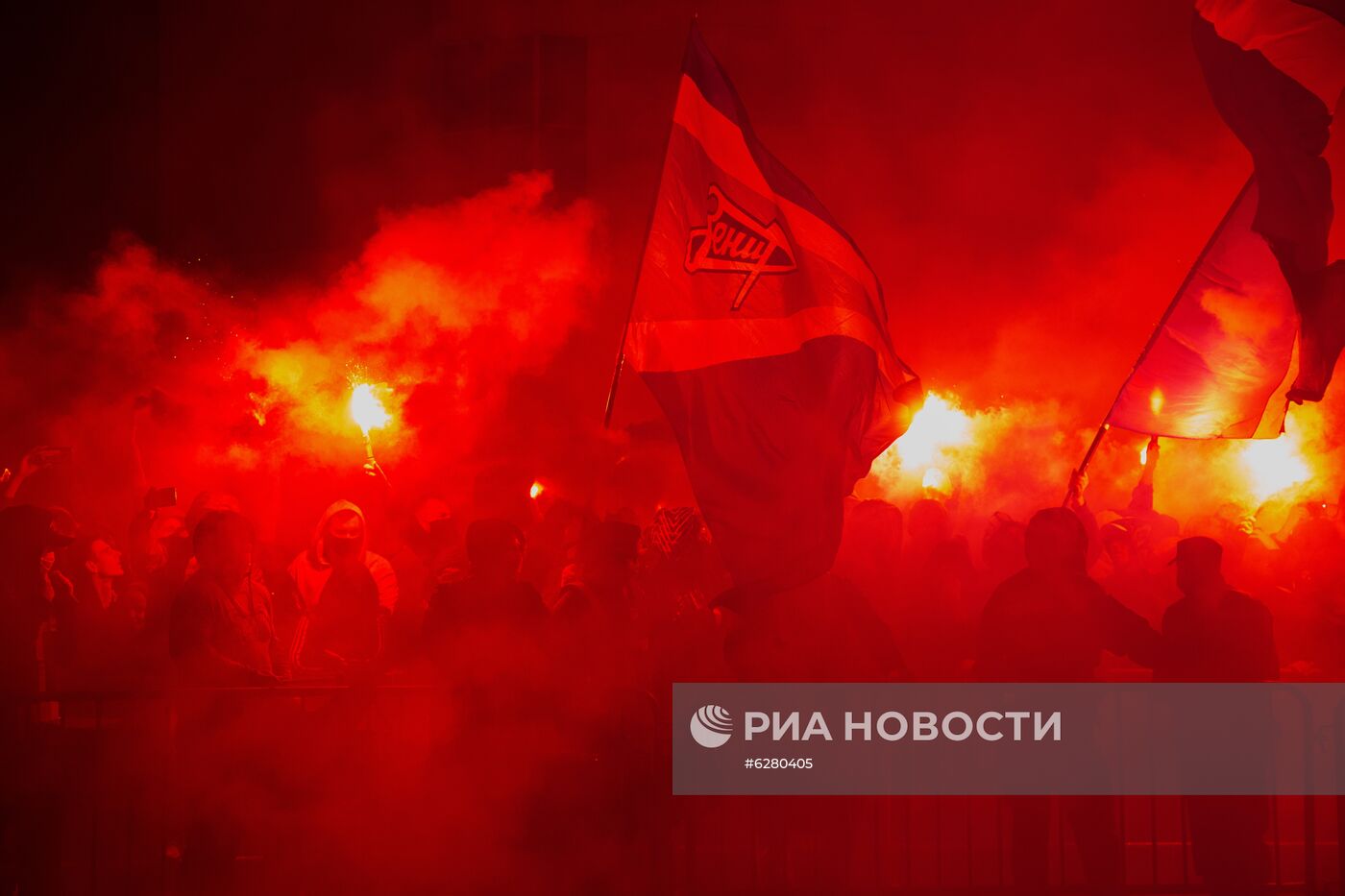 Встреча болельщиками ФК "Зенит" в аэропорту Пулково