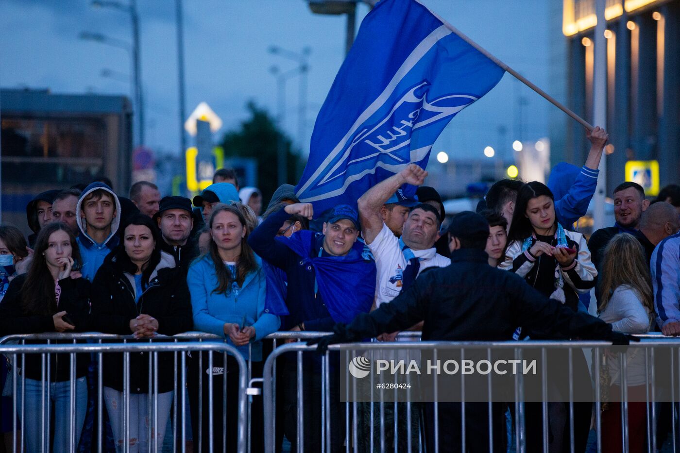 Встреча болельщиками ФК "Зенит" в аэропорту Пулково