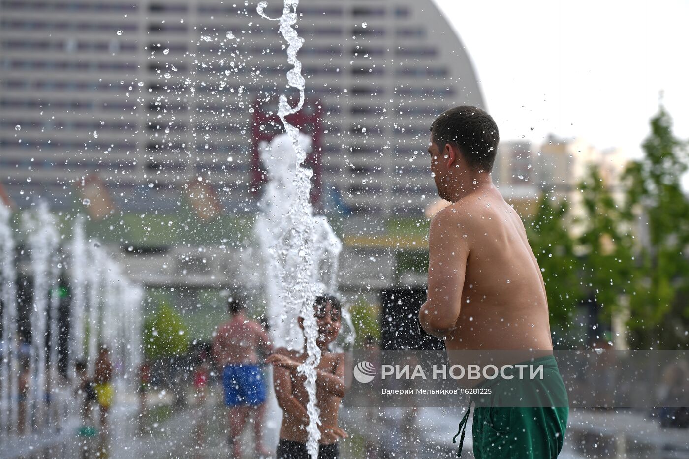 Жаркая погода в Москве 