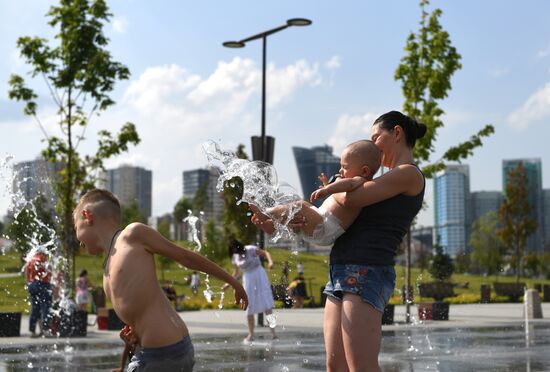 Жаркая погода в Москве 