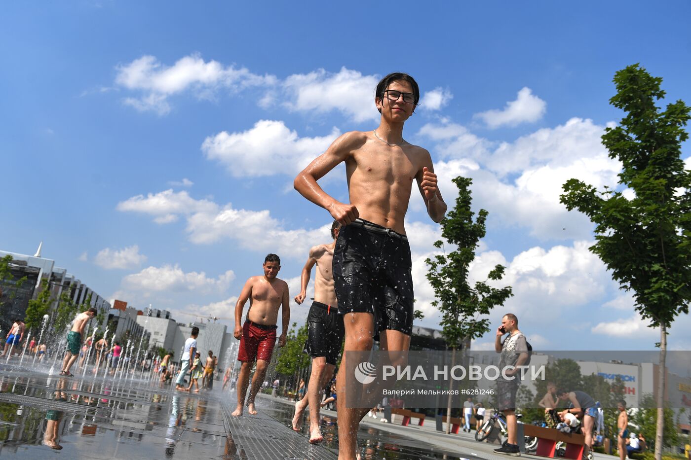 Жаркая погода в Москве 