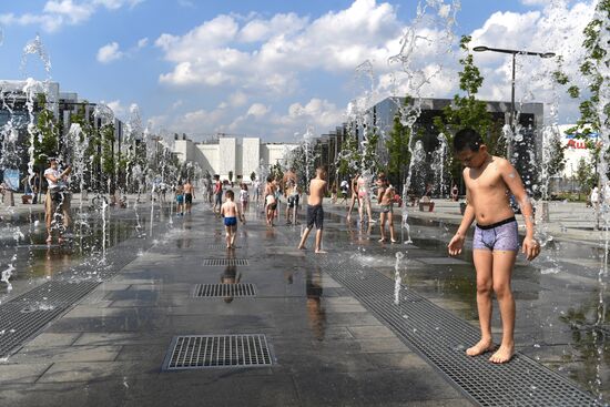 Жаркая погода в Москве 