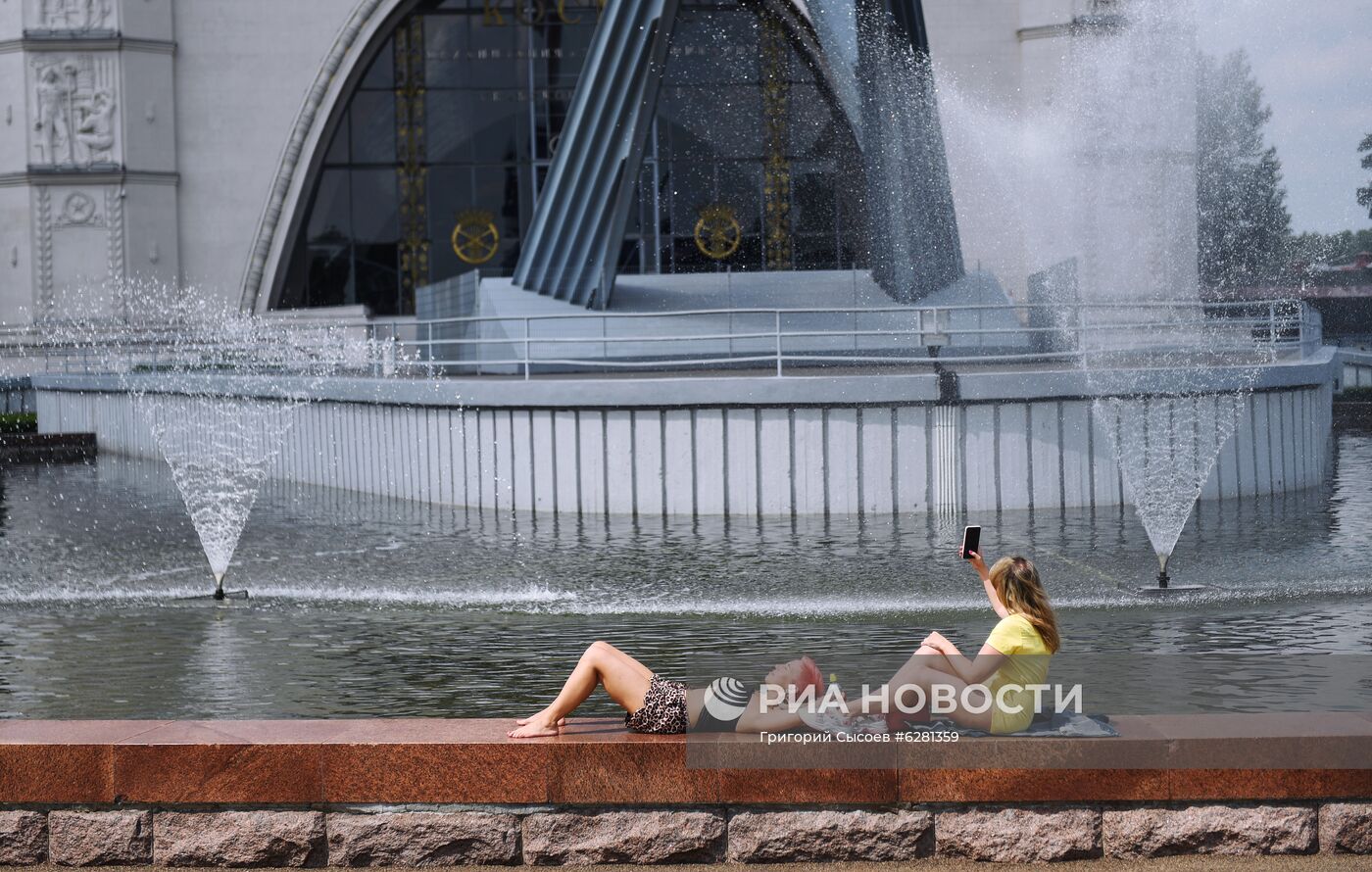 Жаркая погода в Москве 