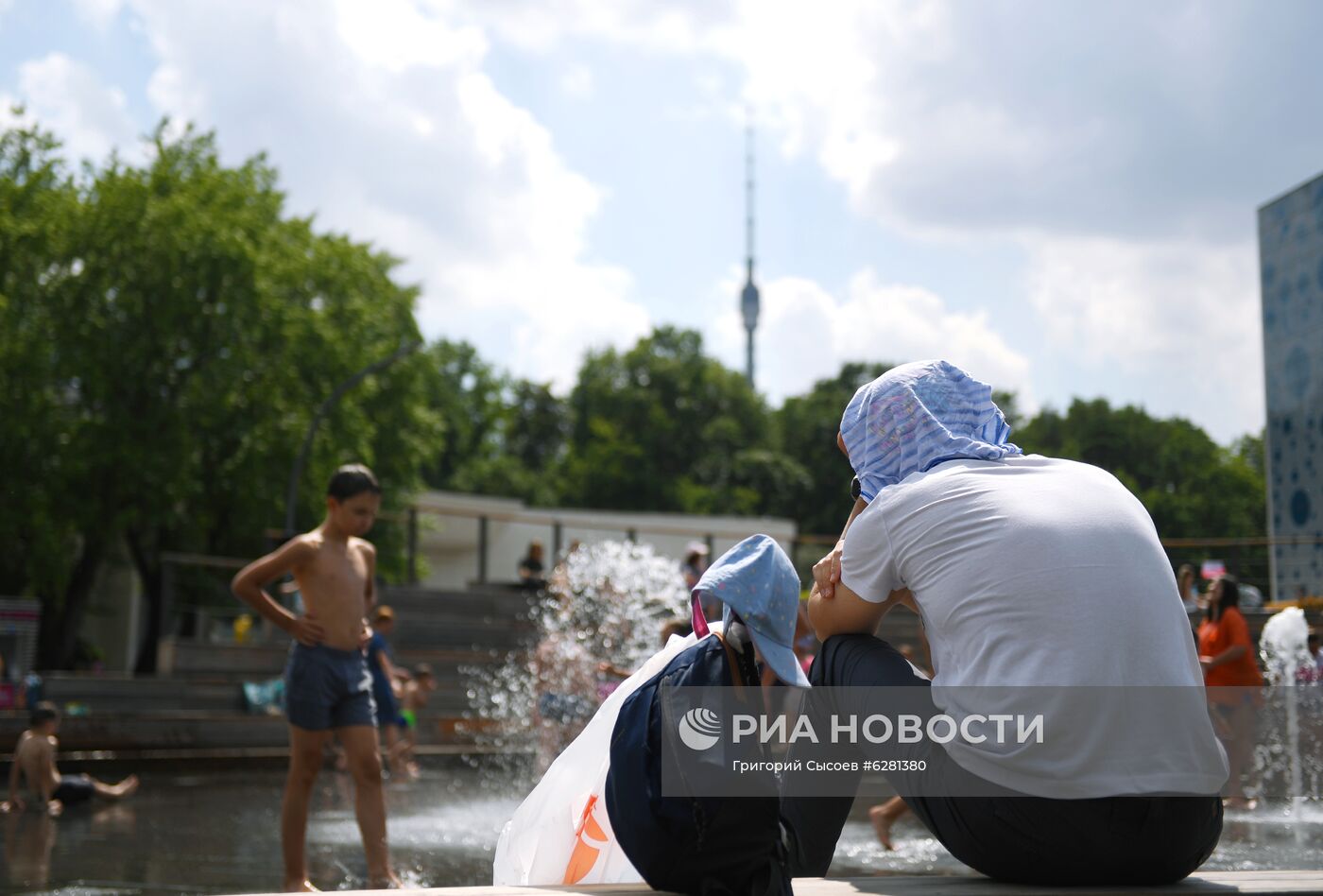 Жаркая погода в Москве 