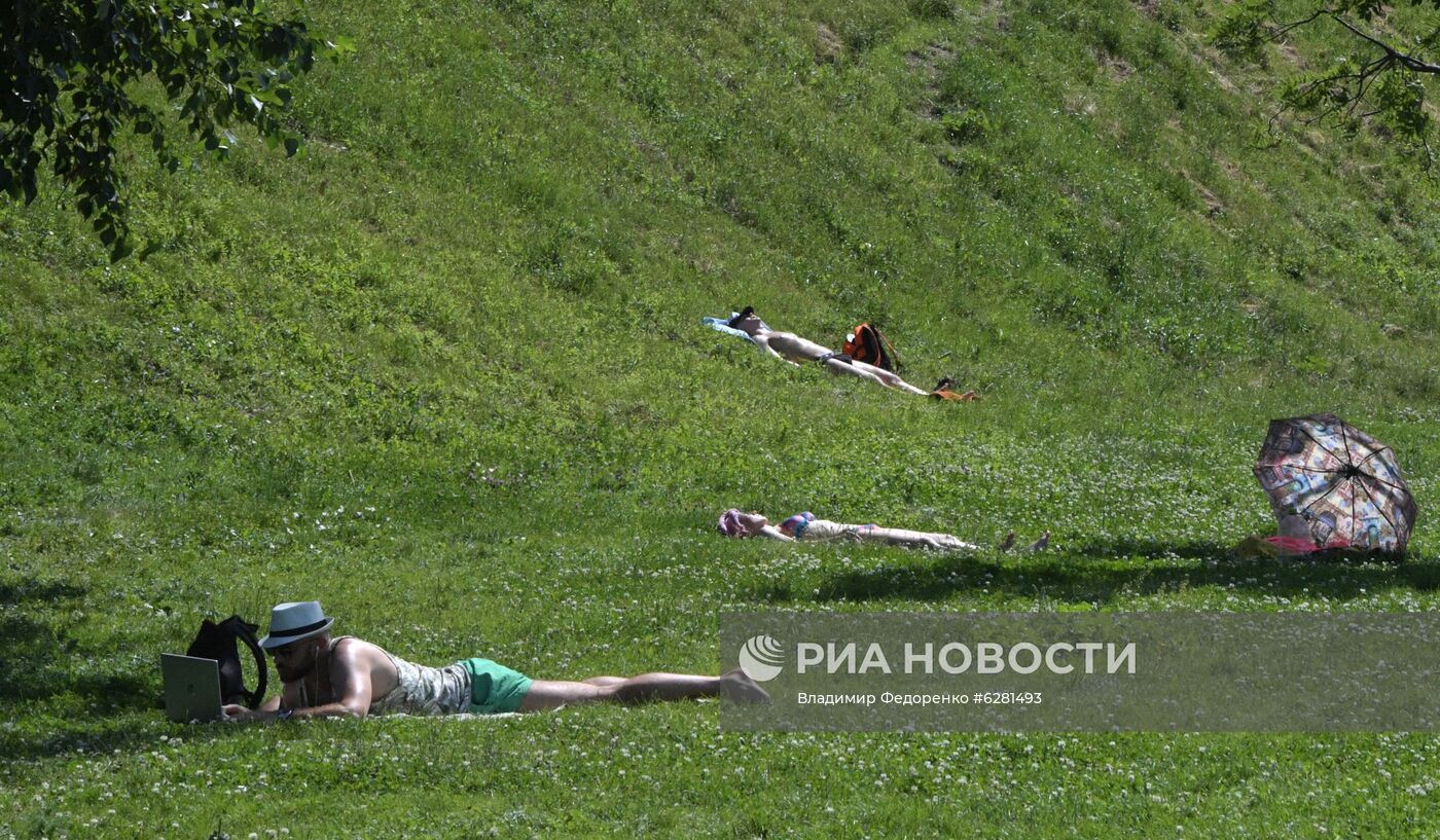 Жаркая погода в Москве