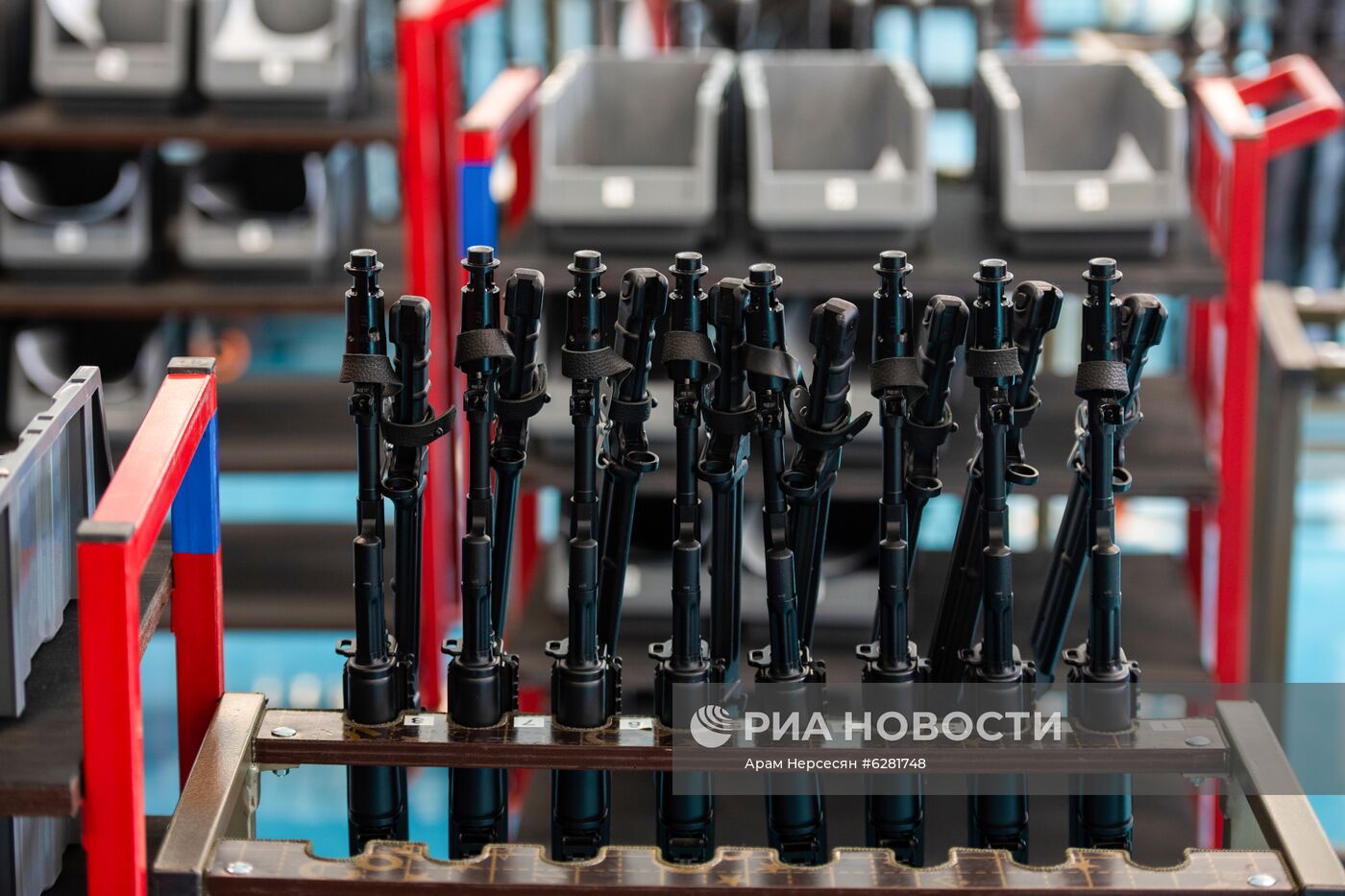 В Ереване открылся завод по производству автоматов Калашникова