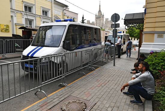 Ситуация у посольства Таджикистана в Москве