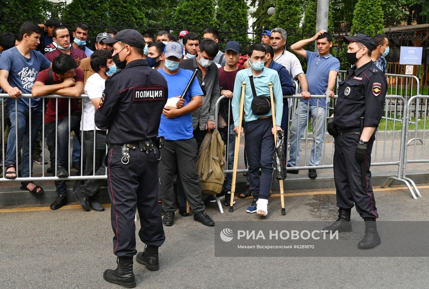 Ситуация у посольства Таджикистана в Москве