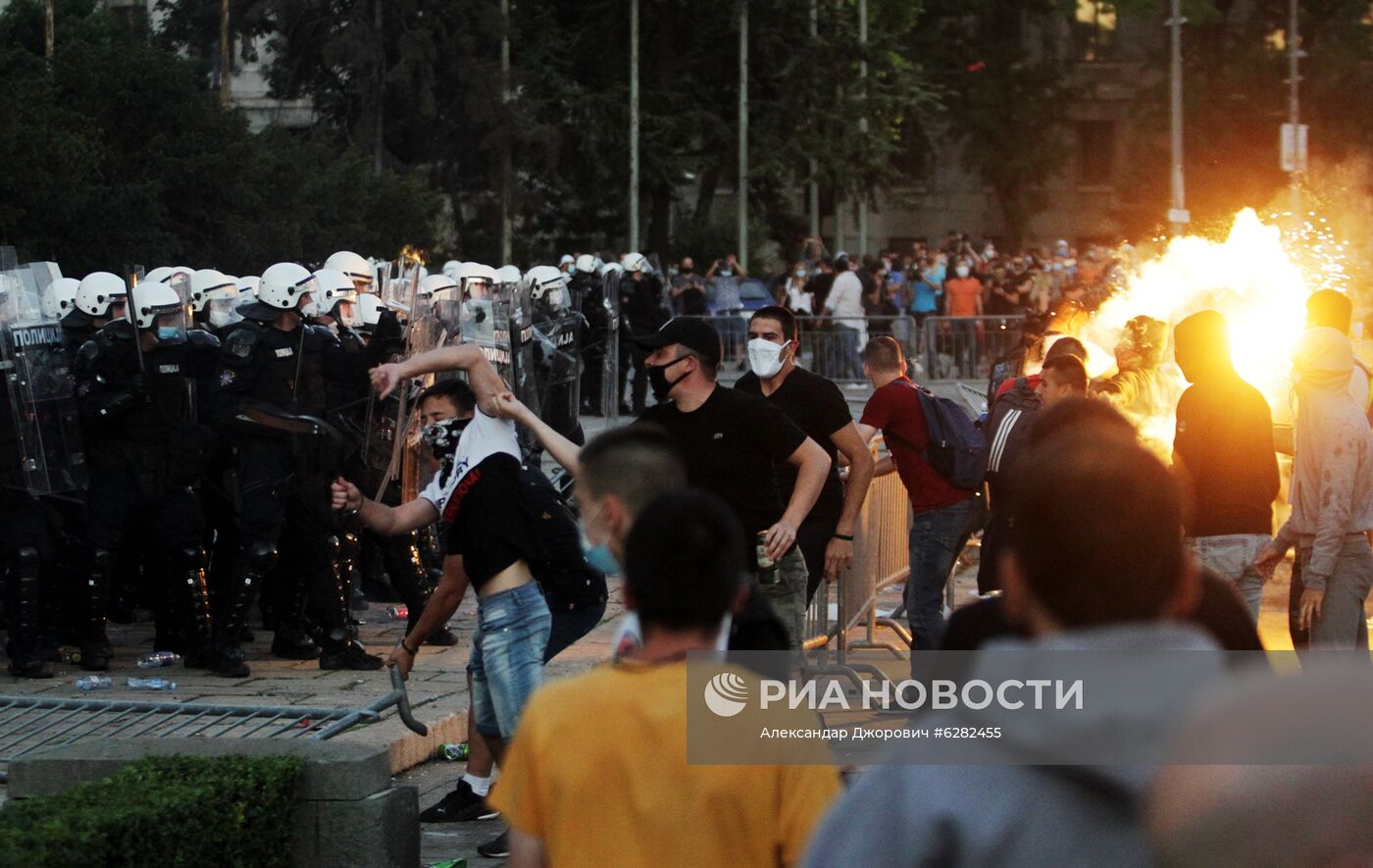 В Белграде продолжаются протесты