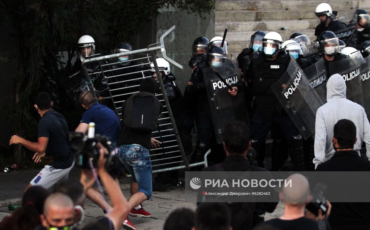 В Белграде продолжаются протесты