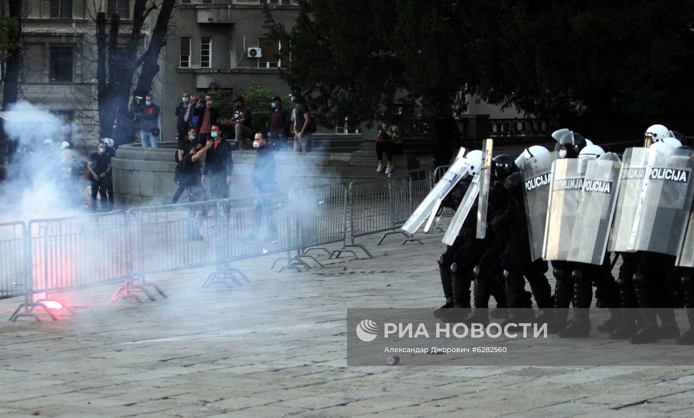 В Белграде продолжаются протесты