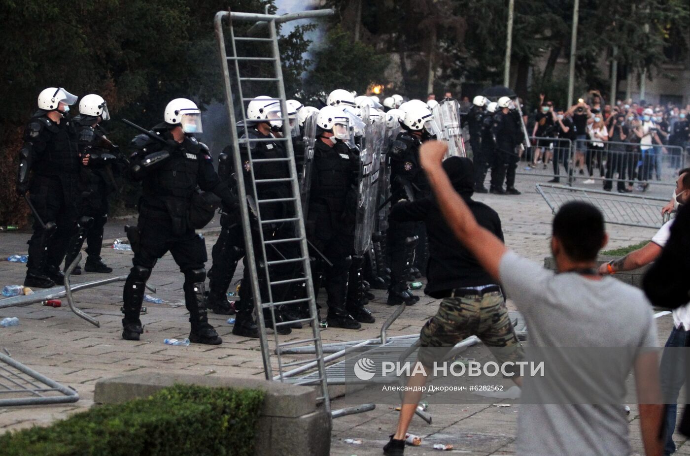 В Белграде продолжаются протесты