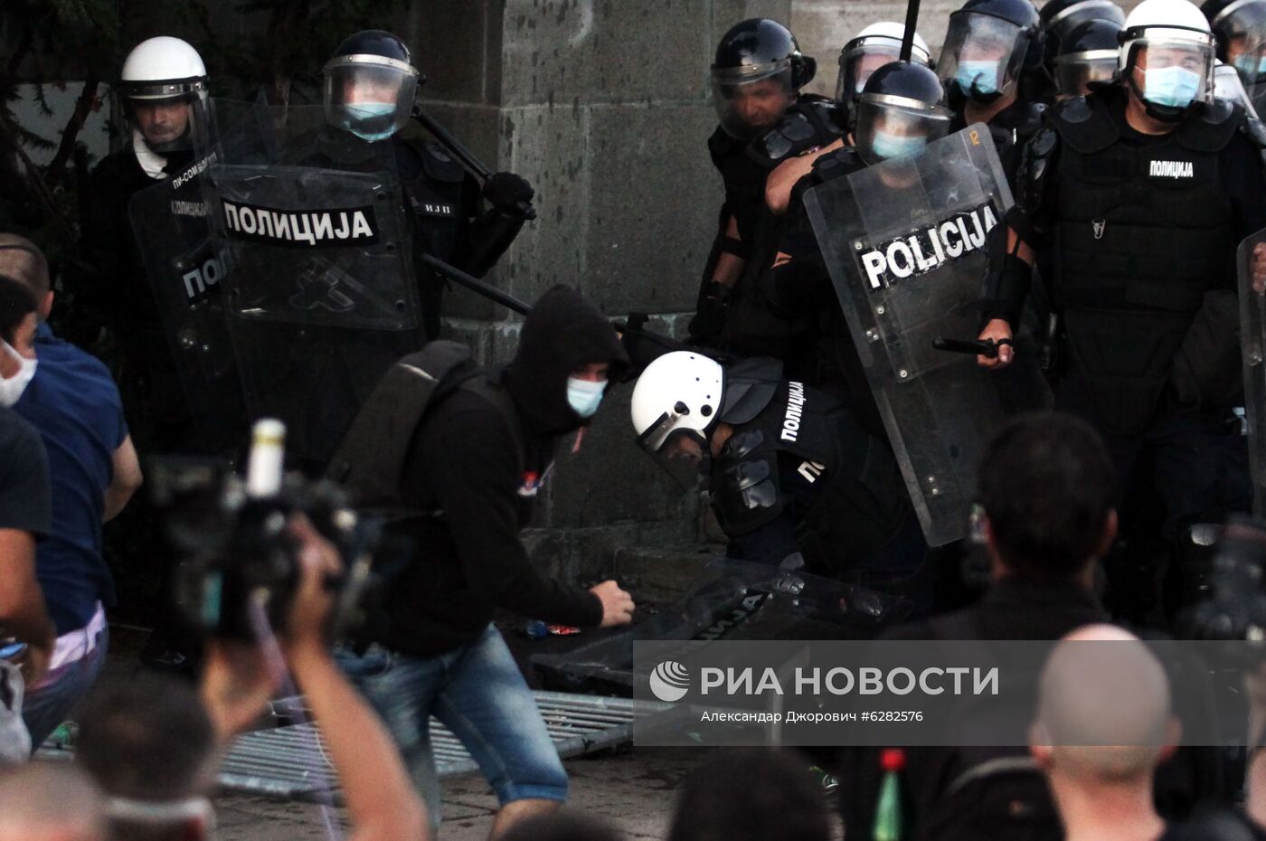 В Белграде продолжаются протесты