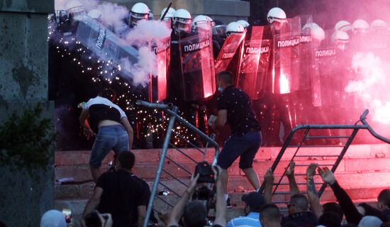 В Белграде продолжаются протесты