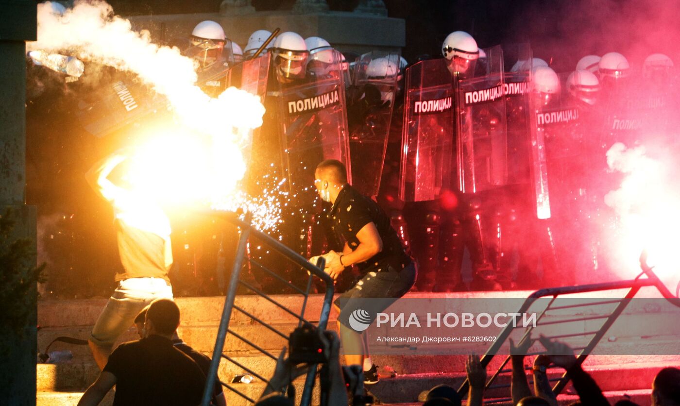 В Белграде продолжаются протесты