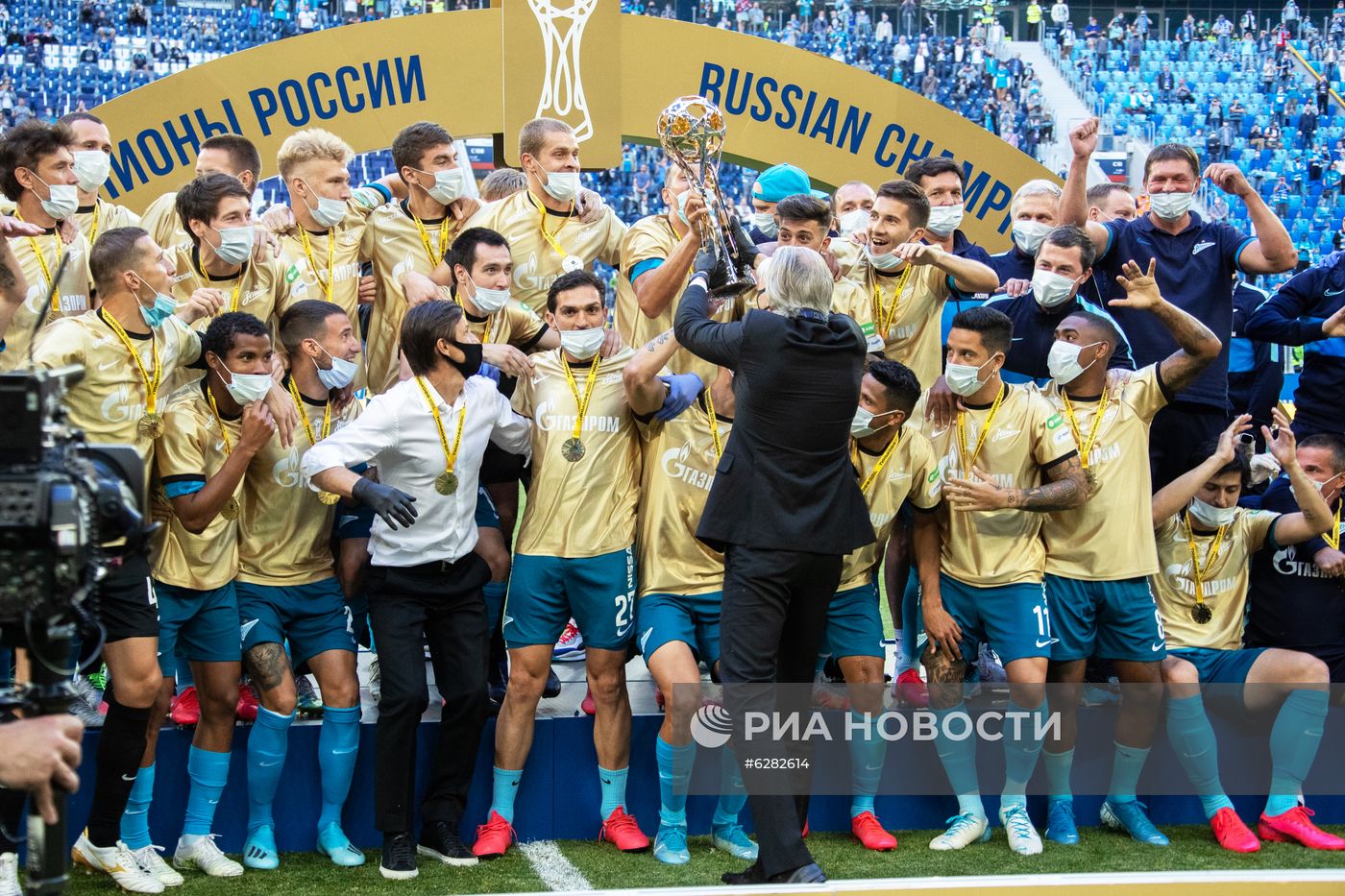 Церемония награждения чемпионов России по футболу