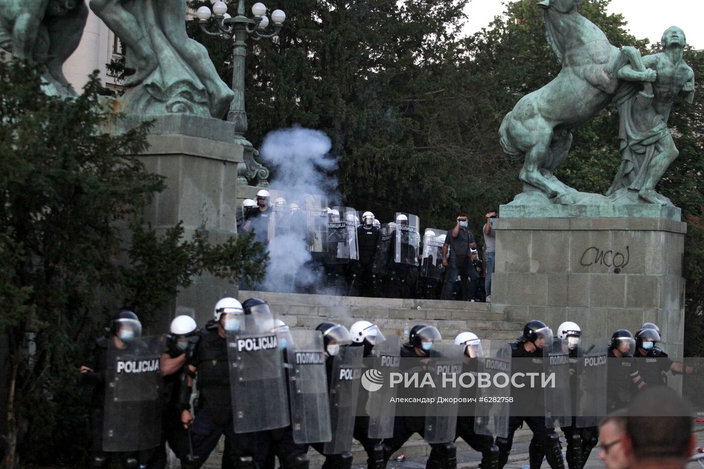 В Белграде продолжаются протесты