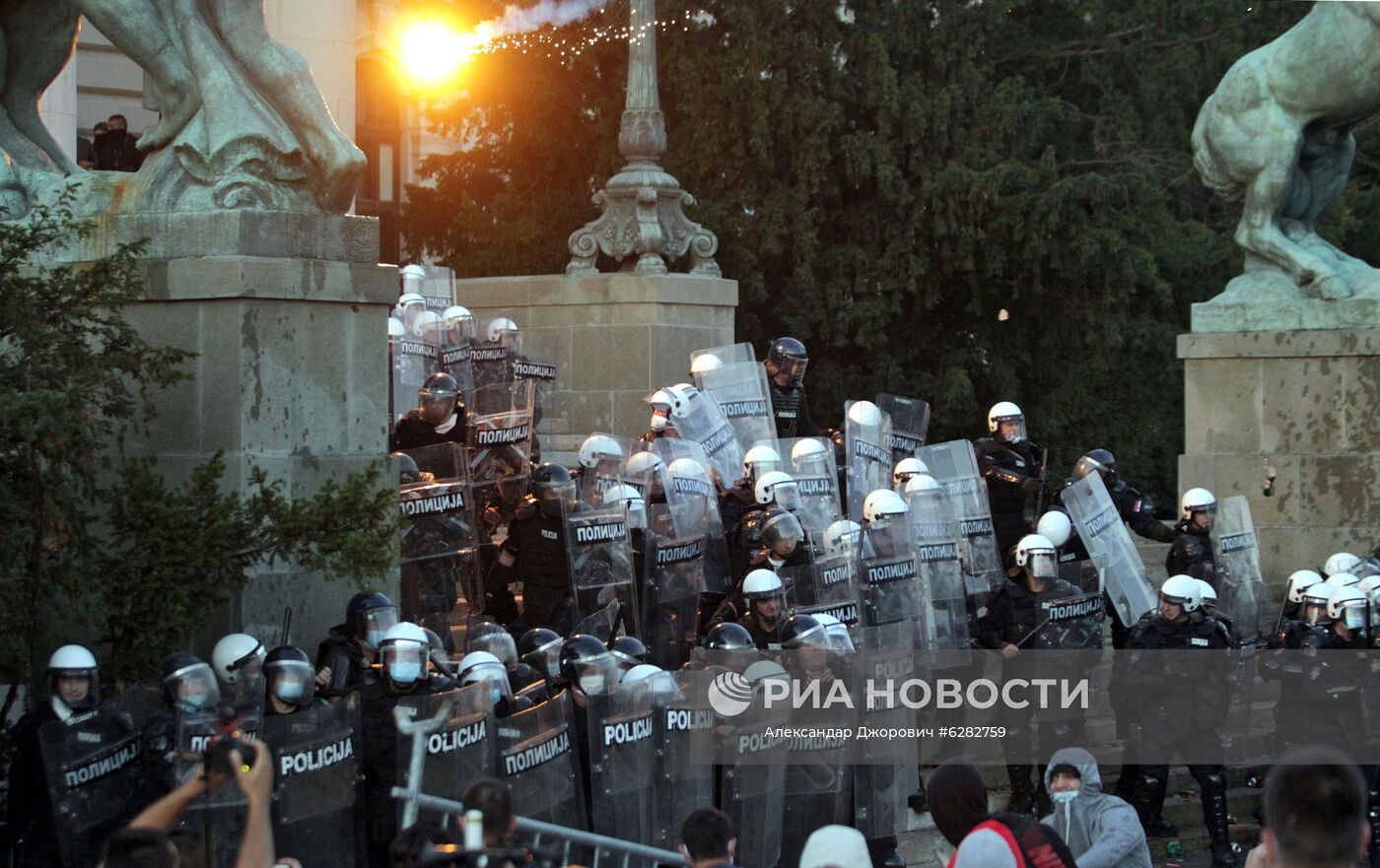 В Белграде продолжаются протесты