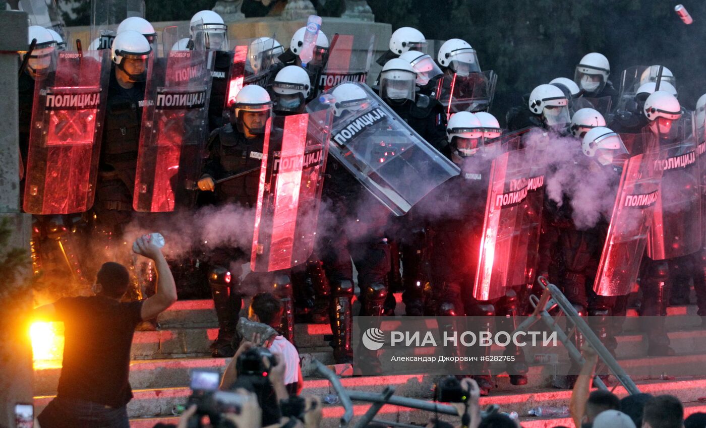 В Белграде продолжаются протесты