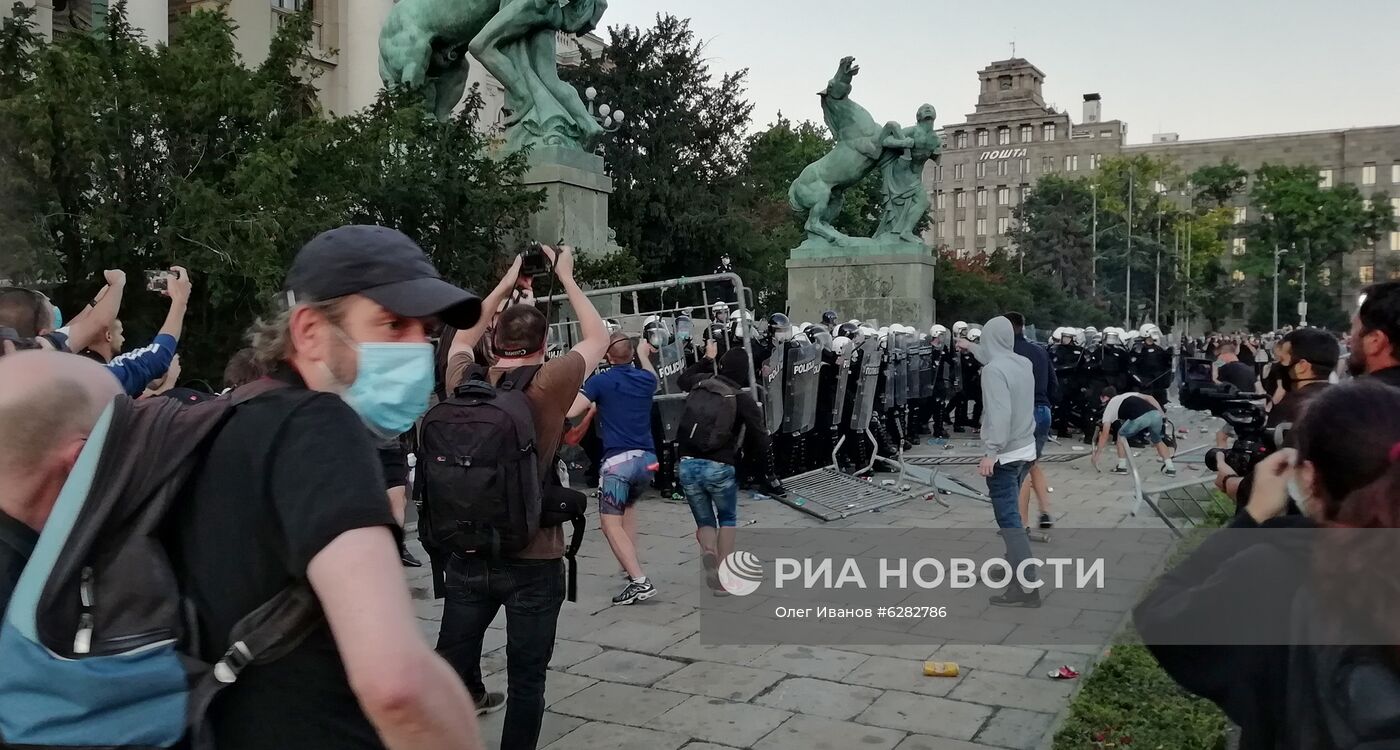 В Белграде продолжаются протесты