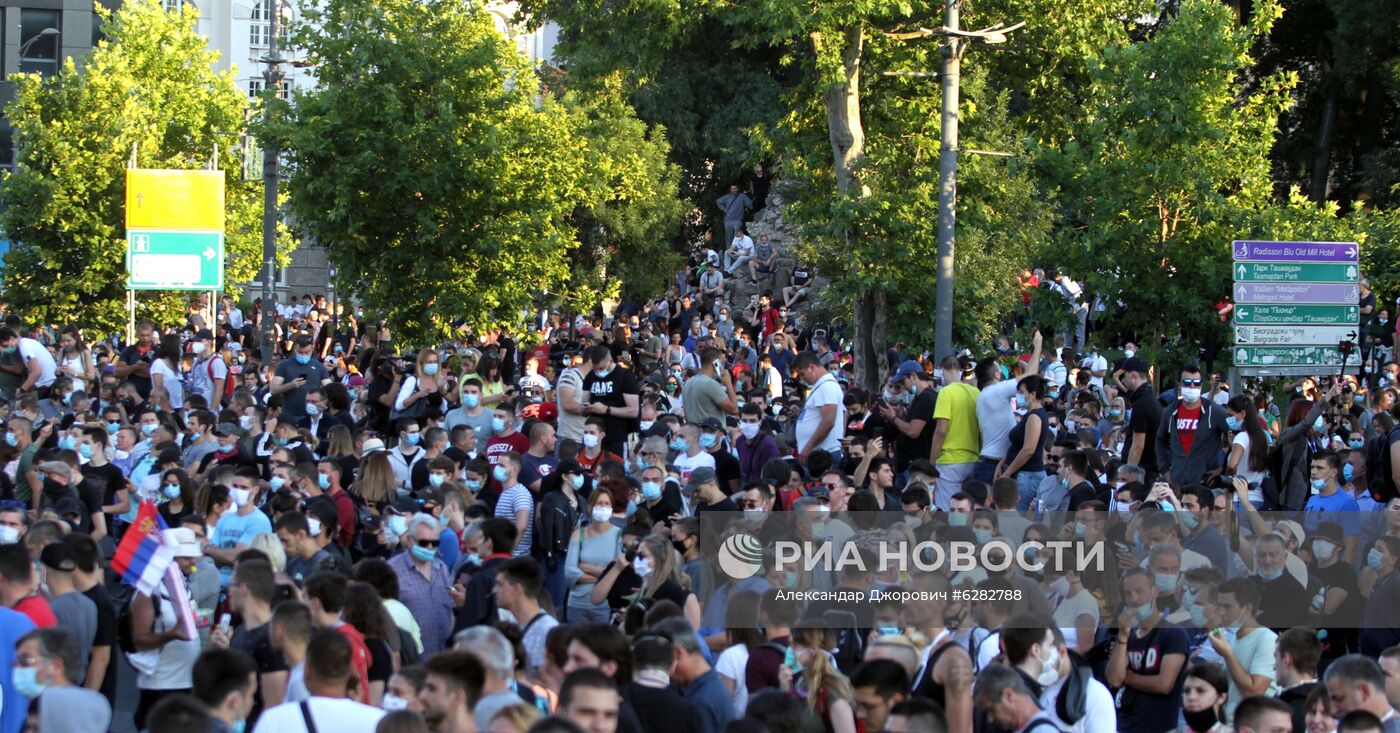 В Белграде продолжаются протесты