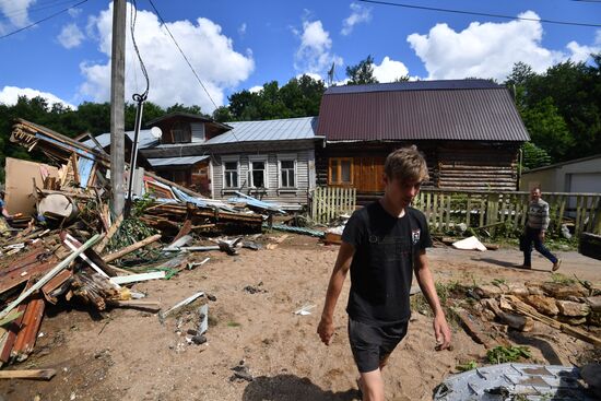Последствия прорыва дамбы в Подмосковье