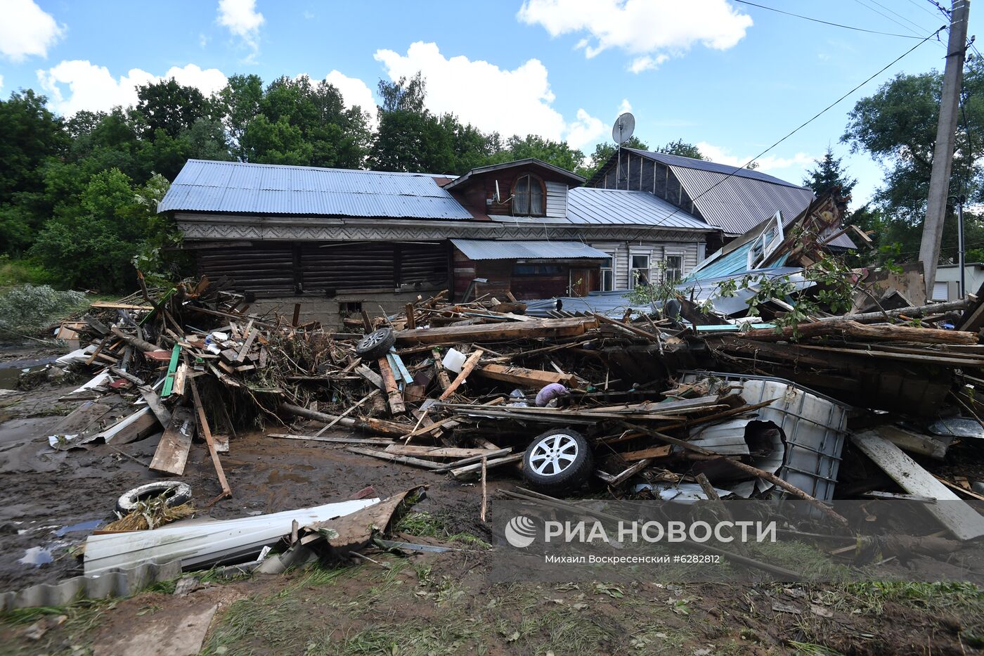 Последствия прорыва дамбы в Подмосковье