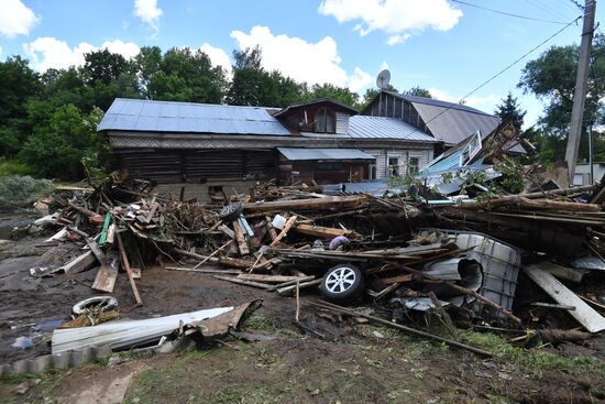 Последствия прорыва дамбы в Подмосковье