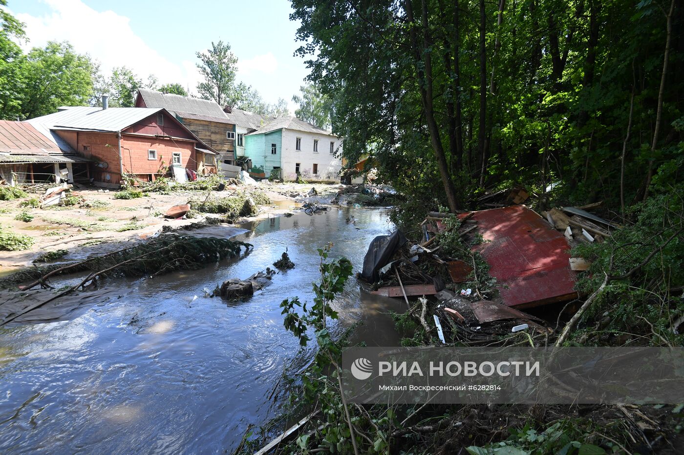 Последствия прорыва дамбы в Подмосковье