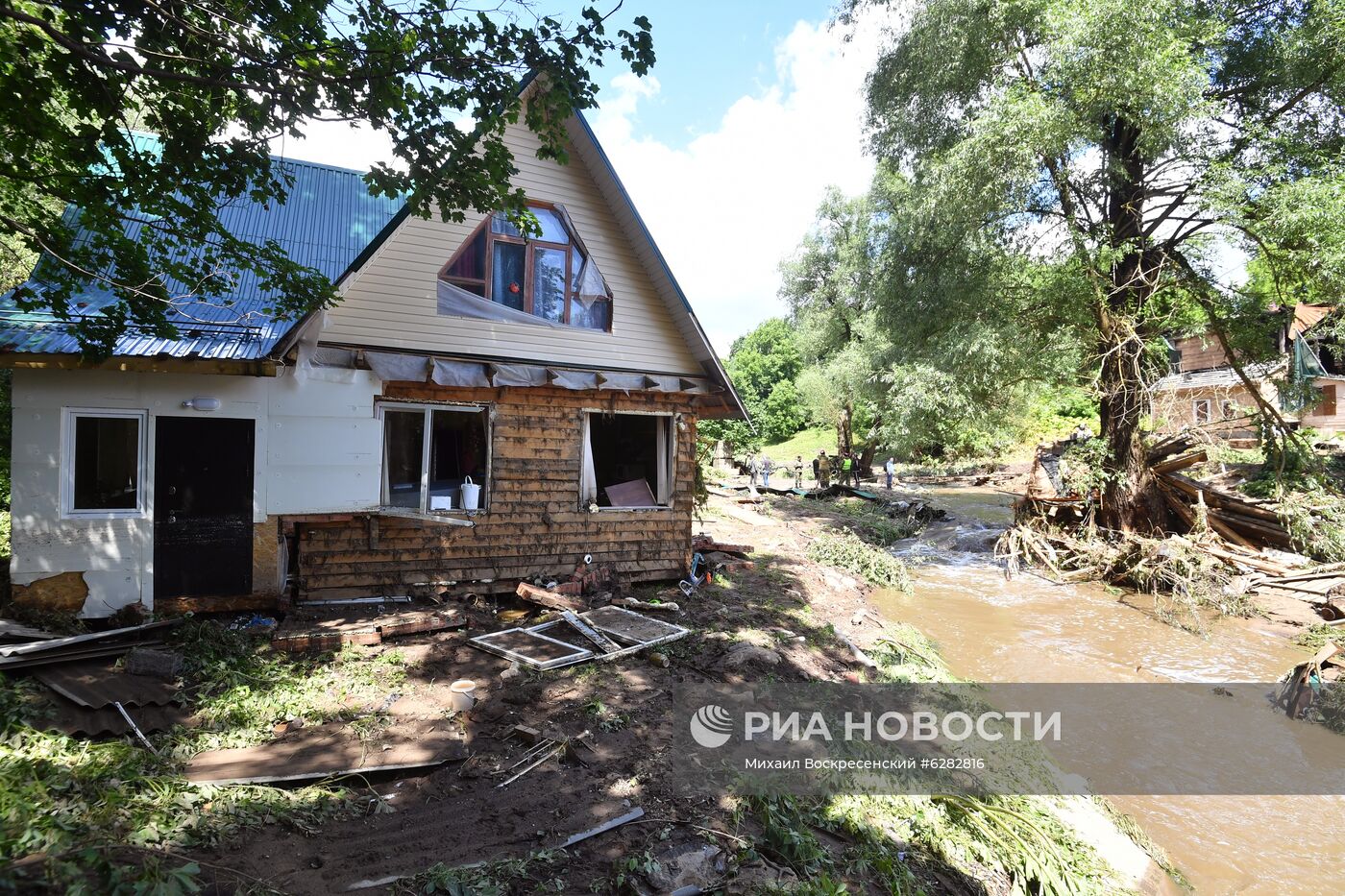 Последствия прорыва дамбы в Подмосковье